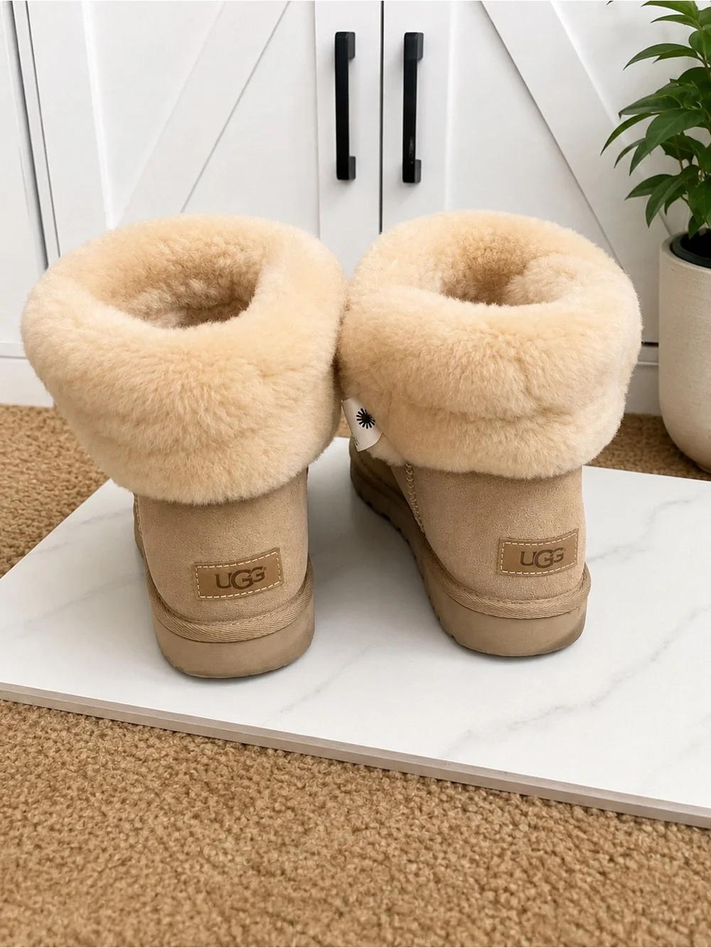 UGG Classic Mini II Chestnut Suede Sheepskin Boots Women’s Size 8